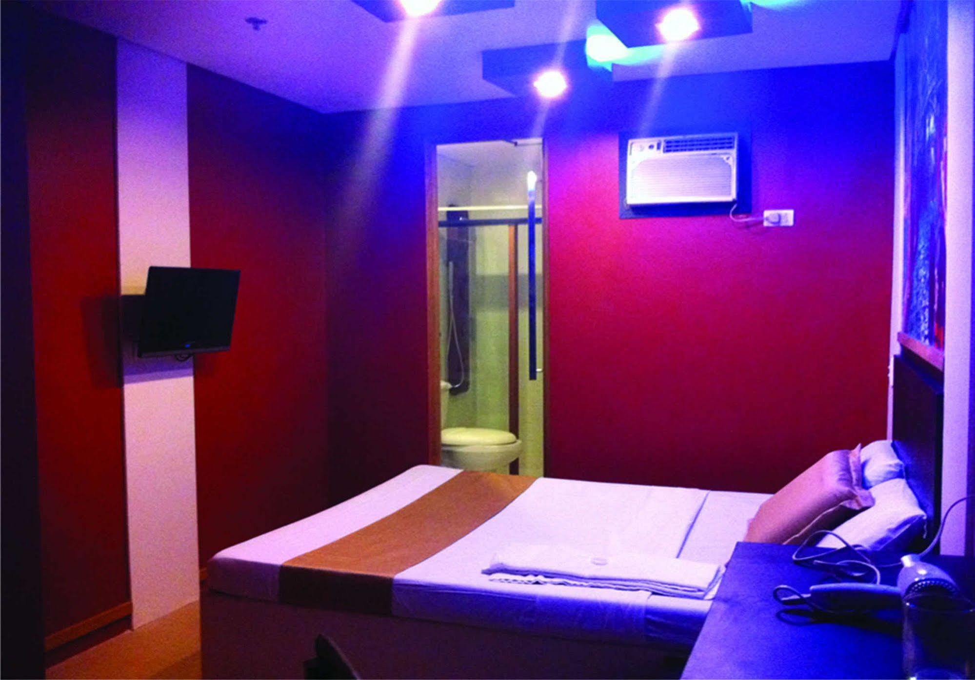 Hotel Dreamworld Araneta Cubao Экстерьер фото