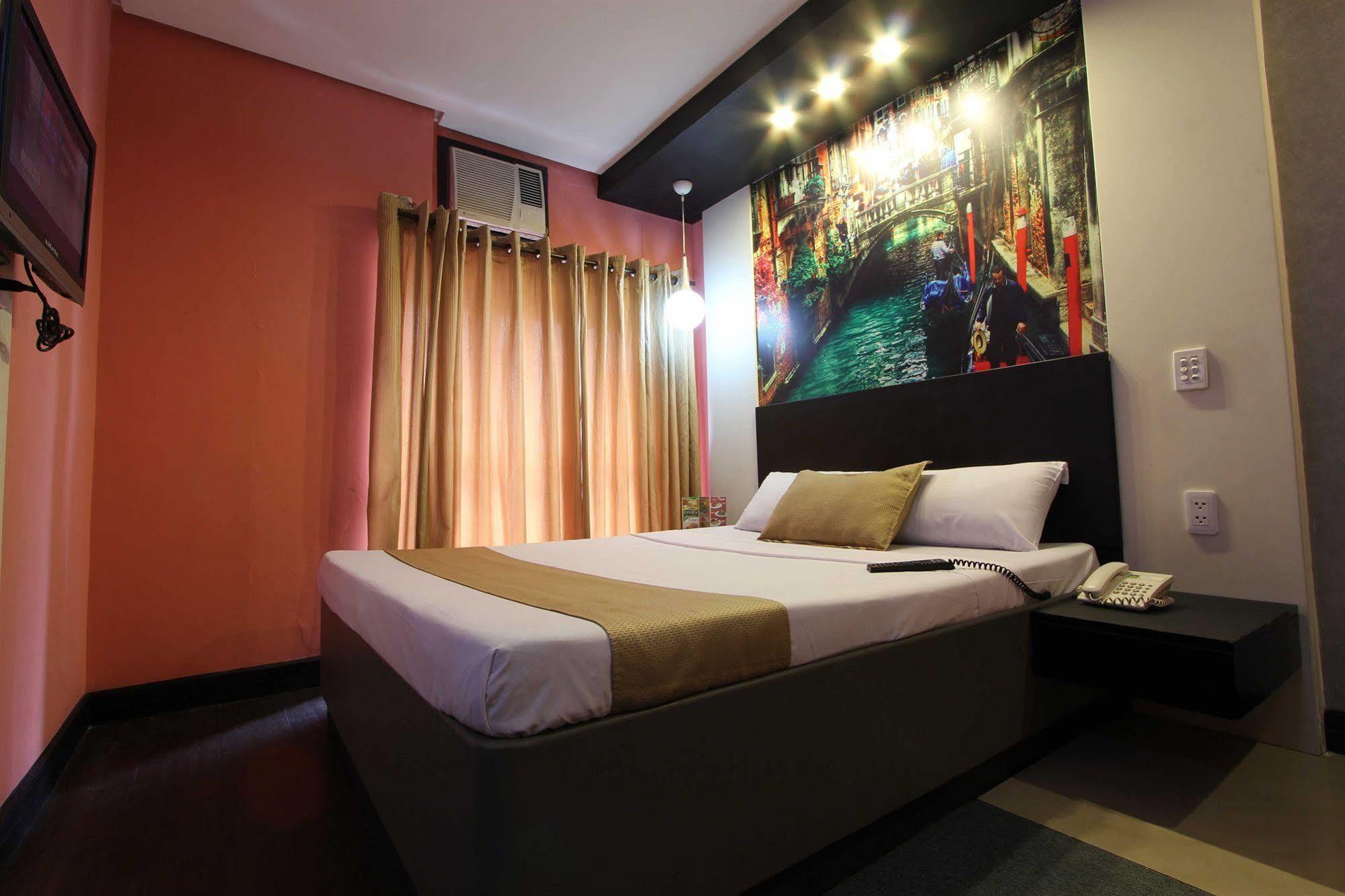 Hotel Dreamworld Araneta Cubao Экстерьер фото