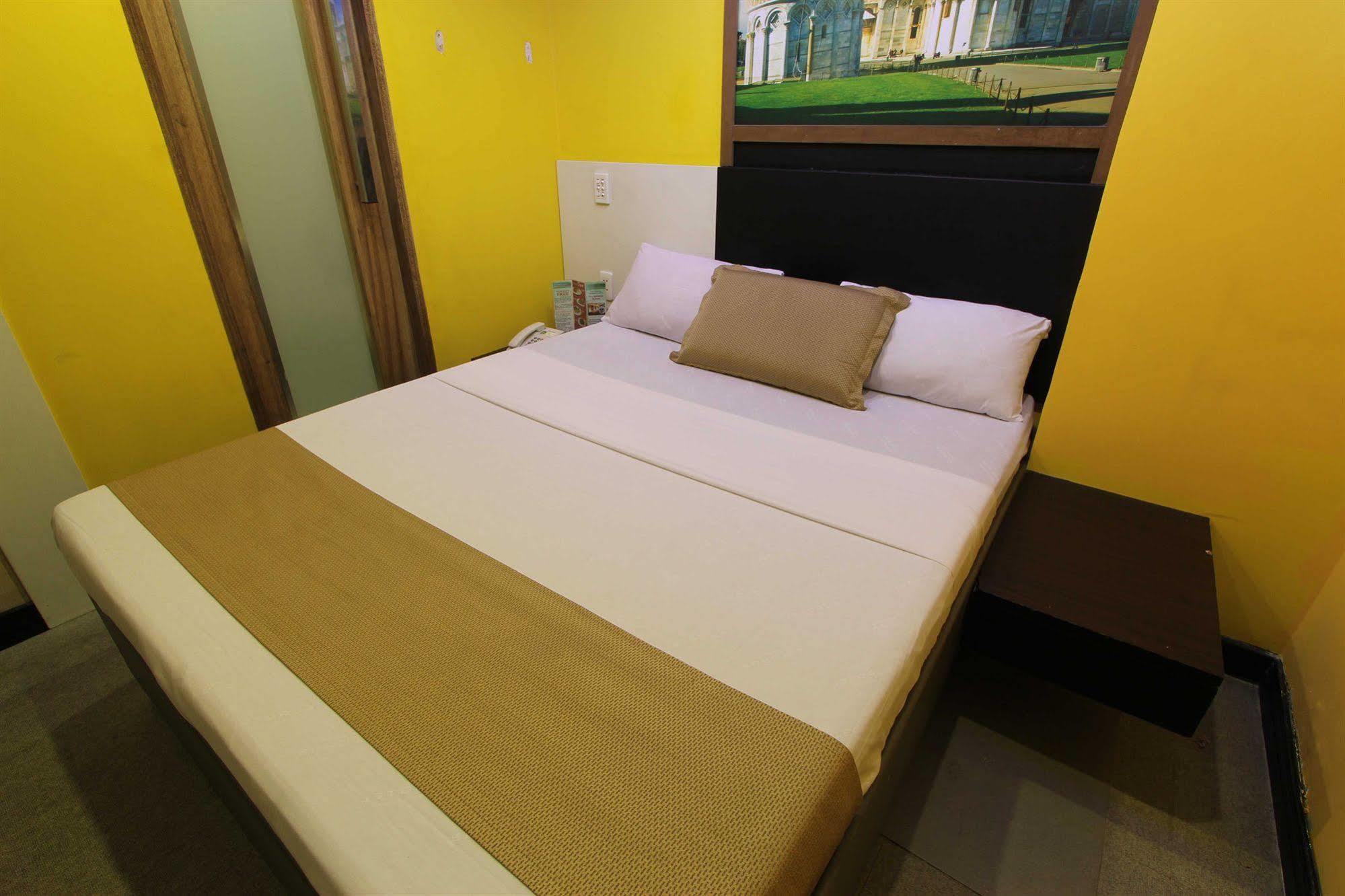 Hotel Dreamworld Araneta Cubao Экстерьер фото