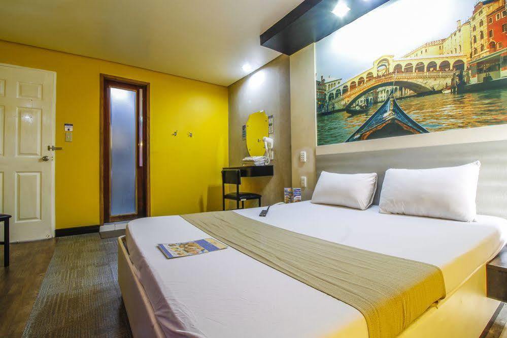 Hotel Dreamworld Araneta Cubao Экстерьер фото